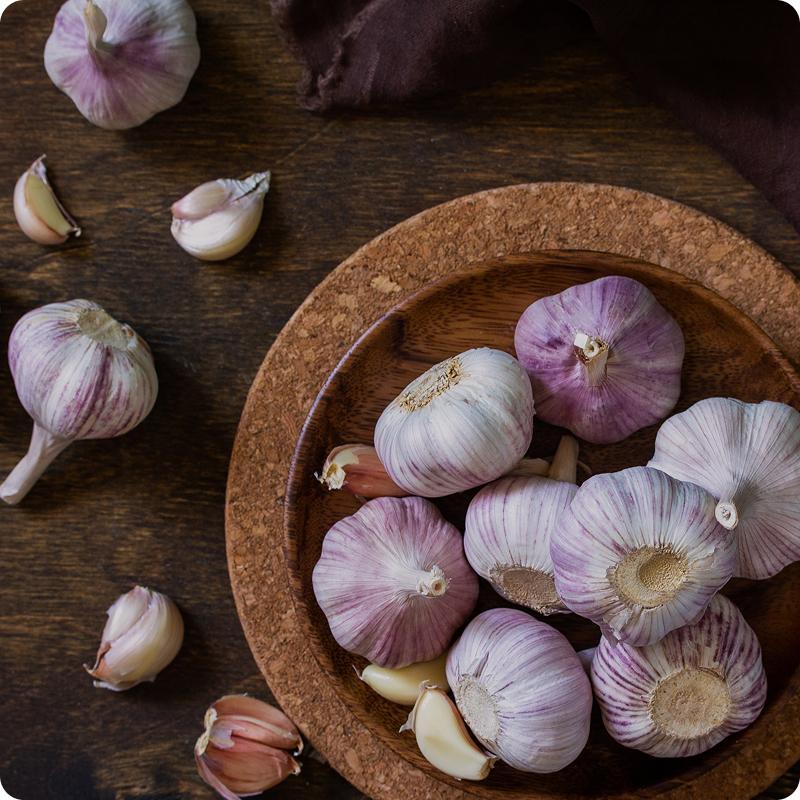 Česnek buď milujete, nebo nemusíte.