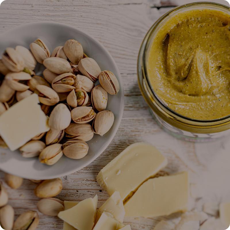 Zelené pistácie daly barvu i naší ořechové pomazánce.